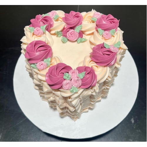 Ruffles and Rosettes Heart Cake Decorating Class *Using cake cream*